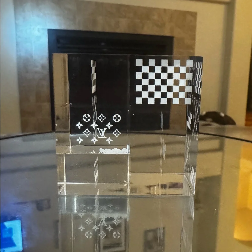 LOUIS VUITTON Damier 3D Optical Illusion Paperweight LV Box EXTREMELY RARE! - Picture 1 of 17